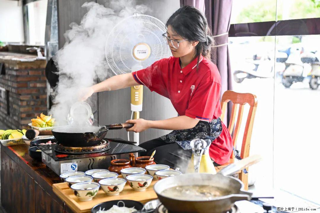 全网追的“扁担女孩”，找了一份暑假工，时薪12元 - 清远生活资讯 - 清远28生活网 qingyuan.28life.com